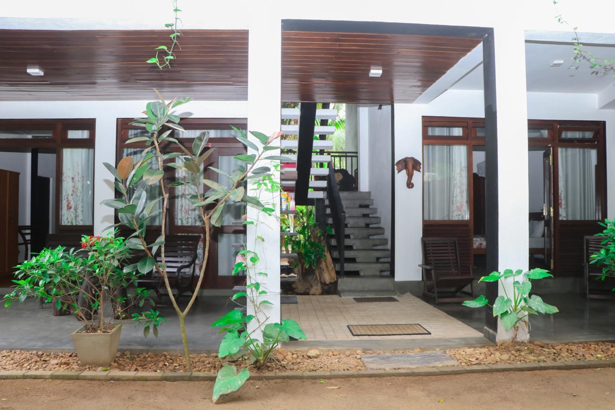 Villa A & A Hikkaduwa Extérieur photo